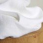 tissu en lin blanc - un chat sur un fil