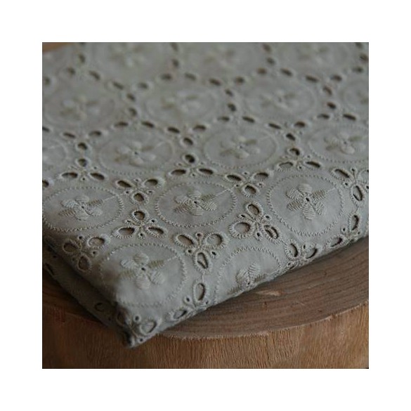 tissu broderie anglaise vert