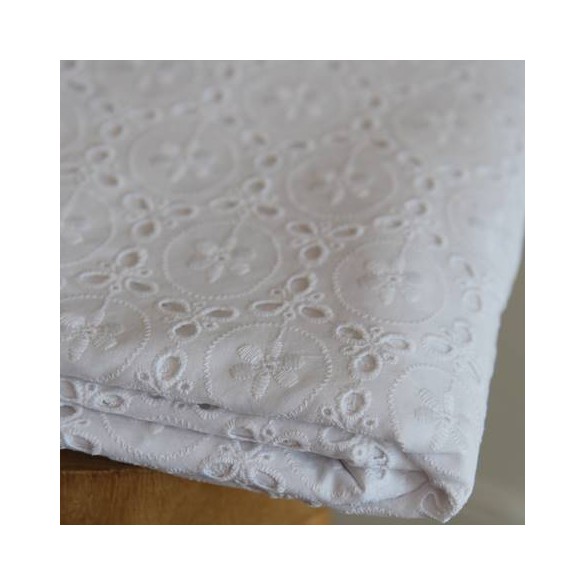 tissu broderie anglaise blanc